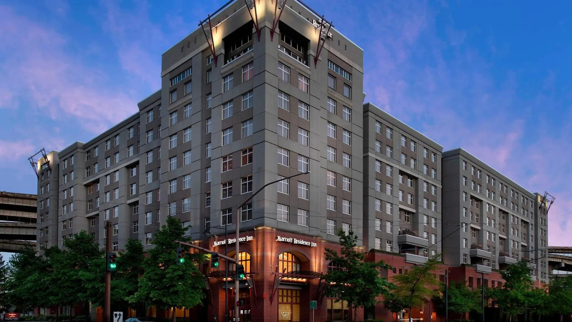Residence Inn Portland Downtown/Riverplace Hotel